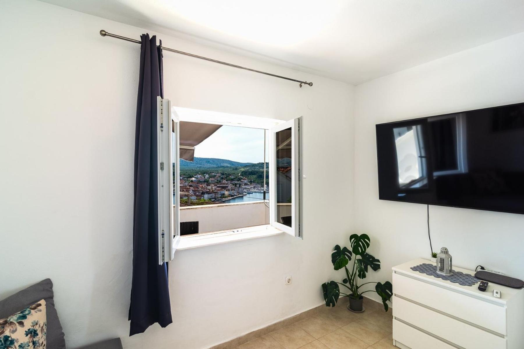 Sea-Views Brazza Apartments With Private Pool Milna  Exterior photo