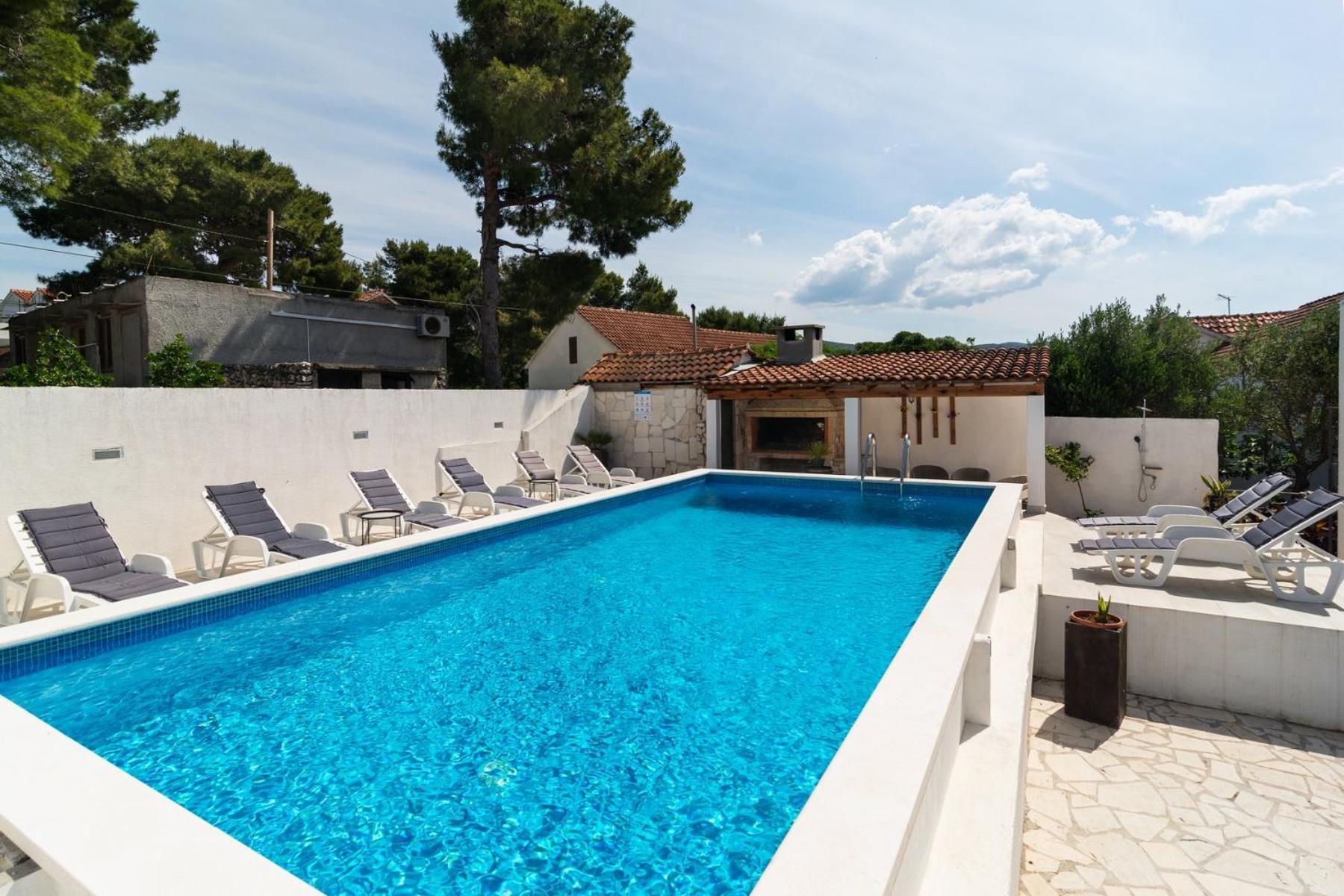 Sea-Views Brazza Apartments With Private Pool Milna  Exterior photo