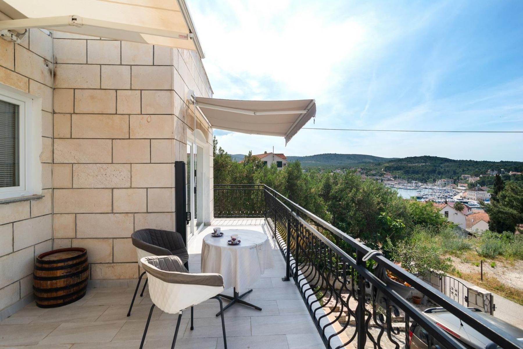 Sea-Views Brazza Apartments With Private Pool Milna  Exterior photo