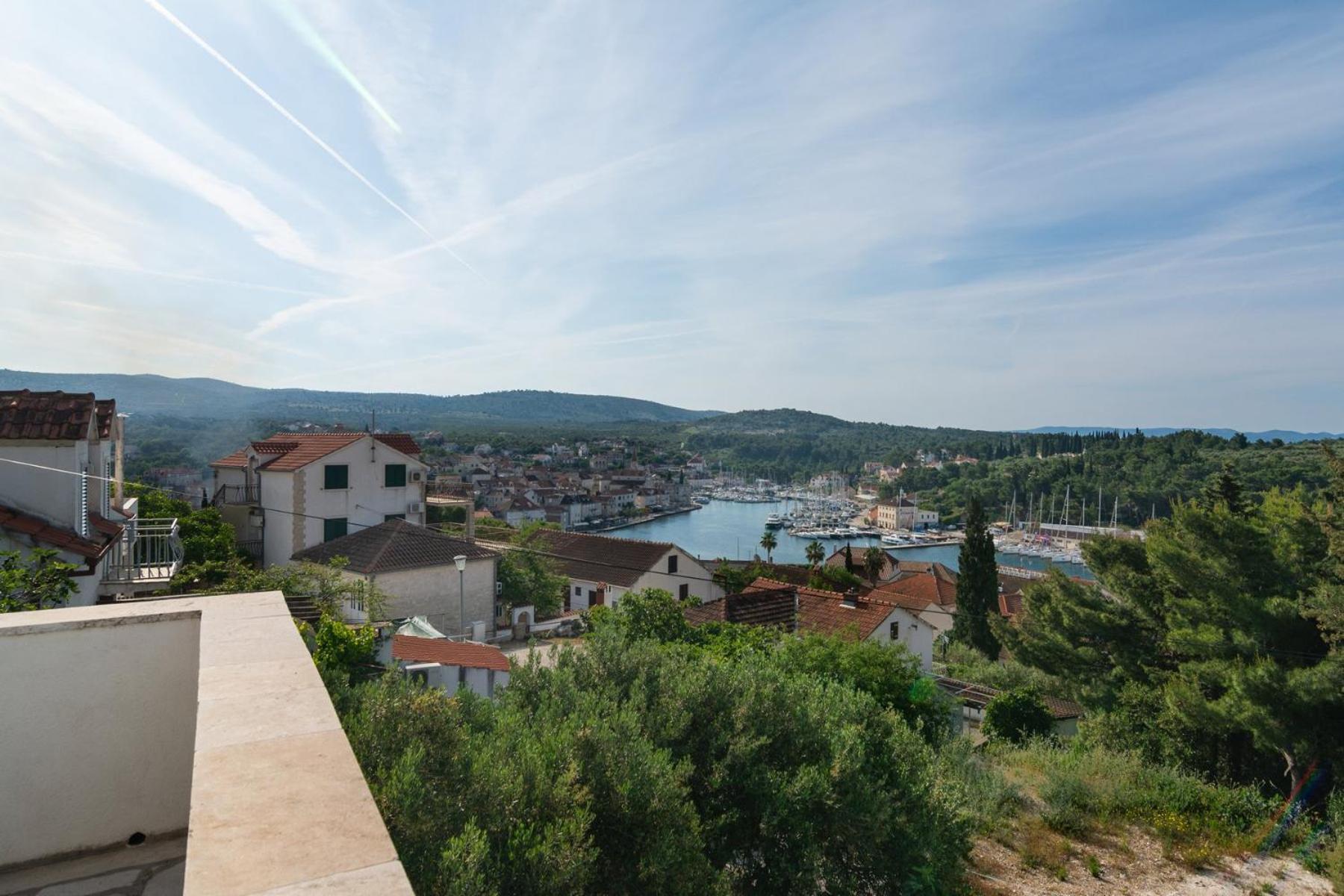 Sea-Views Brazza Apartments With Private Pool Milna  Exterior photo