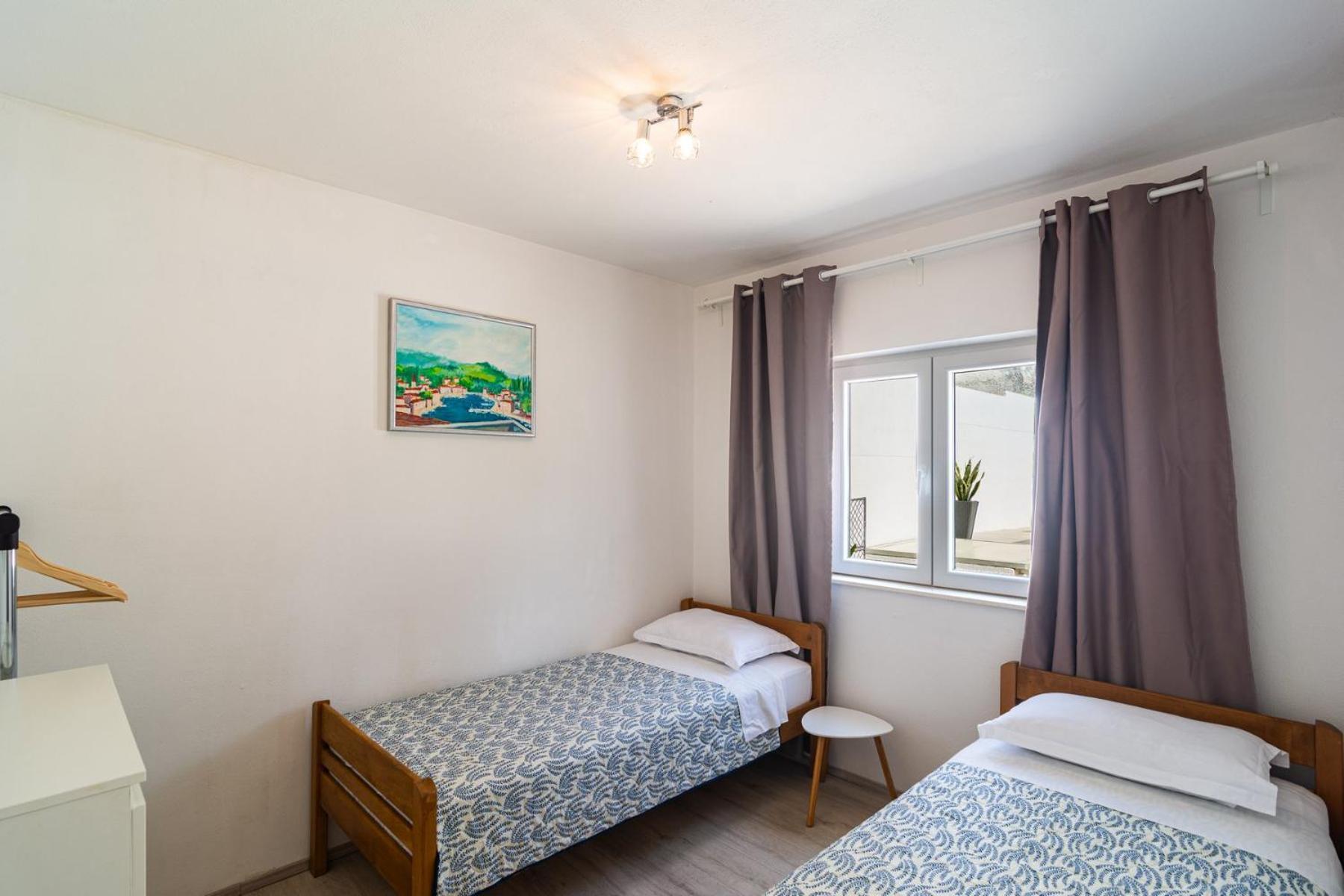 Sea-Views Brazza Apartments With Private Pool Milna  Exterior photo
